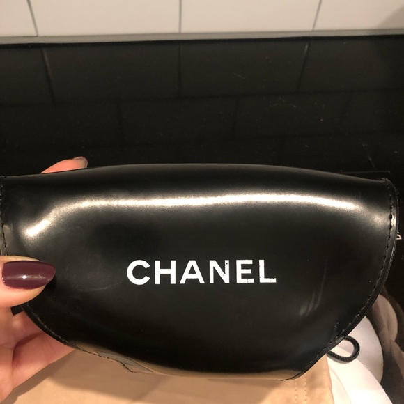 Authentic CHANEL 5086-B Oversized Sunglasses • Black with Crystal CC Logo - Picture 13 of 16